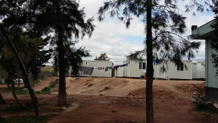 Οι συνθήκες στα στρατόπεδα προσφύγων: Το παράδειγμα του Σχιστού