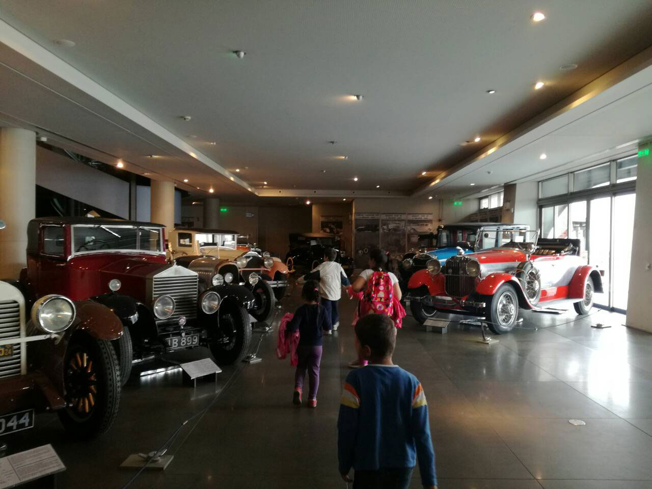 Οι “Μικροί Οδηγοί ” του Δικτύου επισκέφθηκαν το Μουσείο Αυτοκινήτου